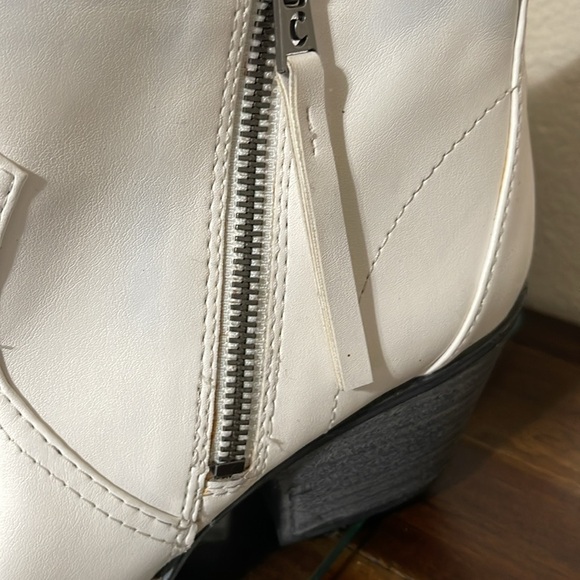 Circus by Sam Edelman White Whistler Ankle Booties Sz 8 Studded Pointy western - Picture 4 of 16